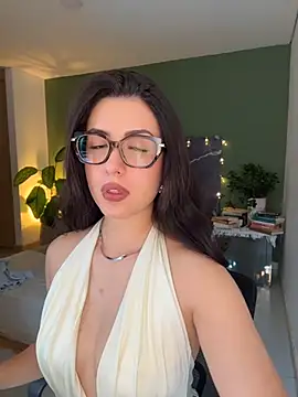 EmaSaenz's Live XXX Chat