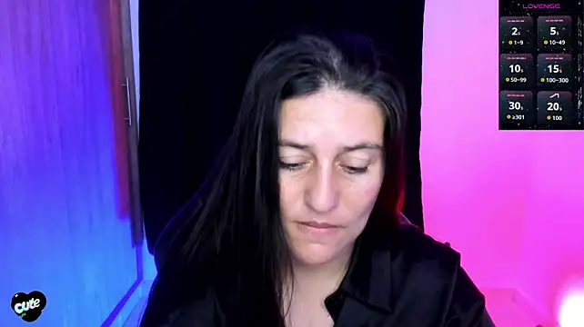 Saskyaa Adlı Modelin Canlı XXX Sohbeti