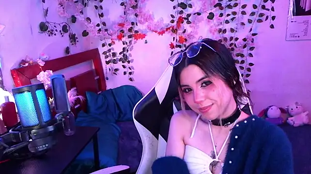 Kittyuwu_ Adlı Modelin Canlı XXX Sohbeti