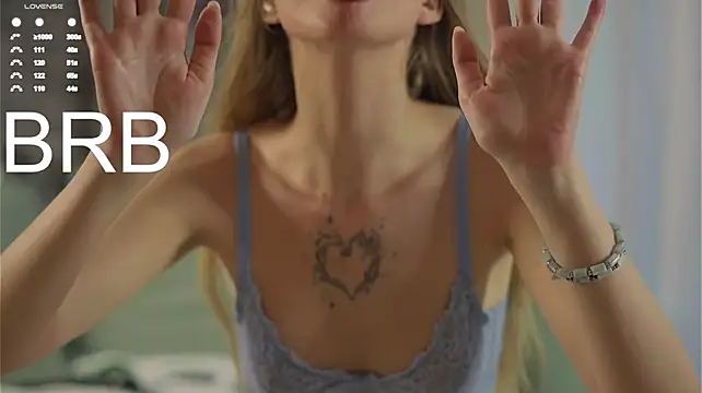 LollyStar élő XXX-chatje