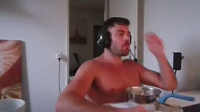 alpha-hunk Chat XXX live
