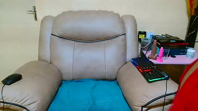 Chat +18 de KarlyDee_XX ao vivo