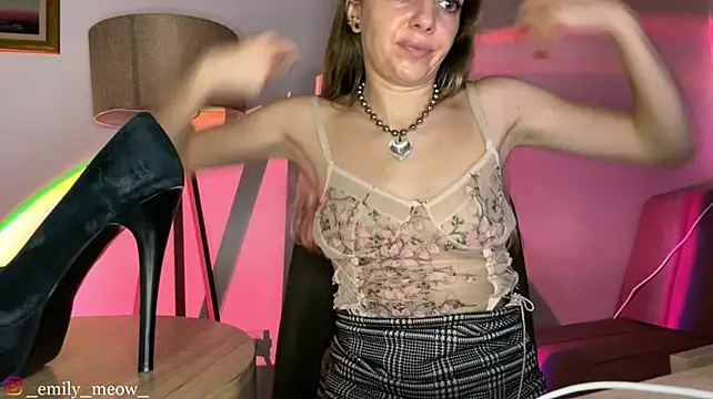 _Emily_Sweety_ Adlı Modelin Canlı XXX Sohbeti