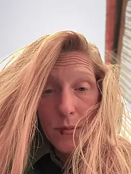 Chat XXX en directo de GoldenFlameGoddess