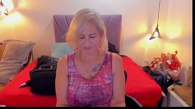 Chat XXX en directo de ScarletHoot_