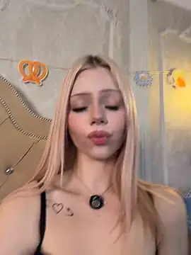 Lucy_Bambi 现场XXX聊天