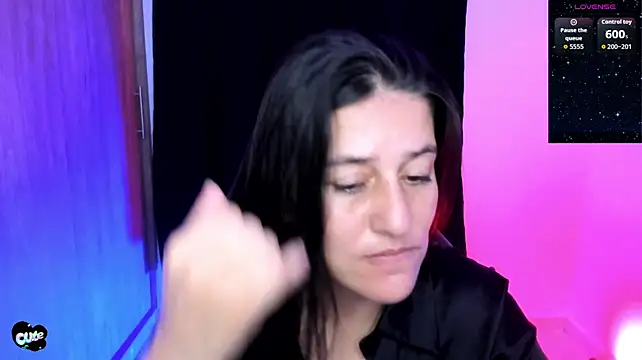 Saskyaa Chat XXX live
