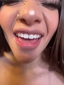 Sweet_Ariadna_ Adlı Modelin Canlı XXX Sohbeti