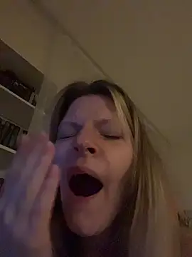 MaryHiggins Live XXX-Chat