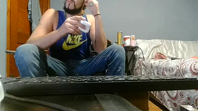 CrowdedAmbrosia8 Webcam-Show