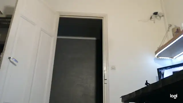 COCK-HUNGRY-BITCH webcam show