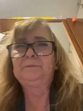 Irina2909@xh élő XXX-chatje