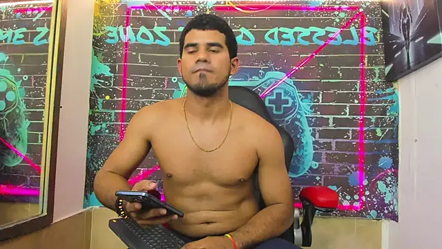 Chat XXX en directo de Latins_on_fire