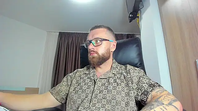 XXX chat uživo modela Findom_guy