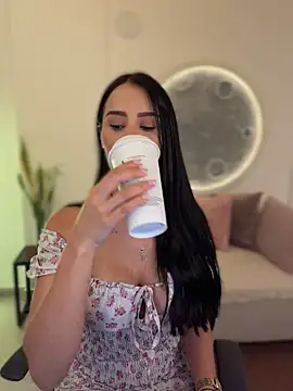 צ'אט XXX בשידור חי של SarahhSmitth1