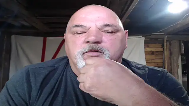 Newfiesausage1972's Live XXX Chat