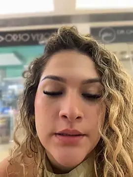 Sara_smiiith211's Live Chat Room