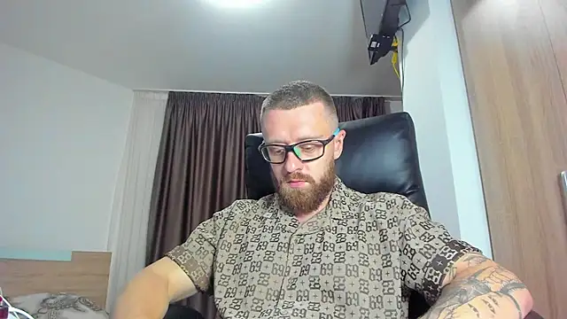 XXX chat uživo modela Findom_guy