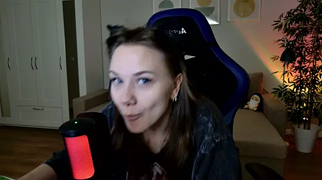 alexa_feels_ Adlı Modelin Canlı XXX Sohbeti