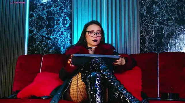 Chatroom XXX en direct de KaramStones