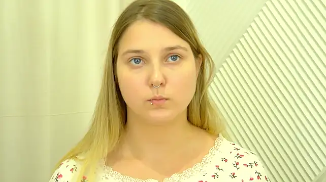 Chat +18 de TinnaBurton ao vivo