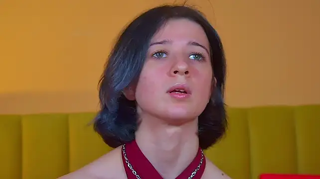 AnneAvelin Adlı Modelin Canlı XXX Sohbeti