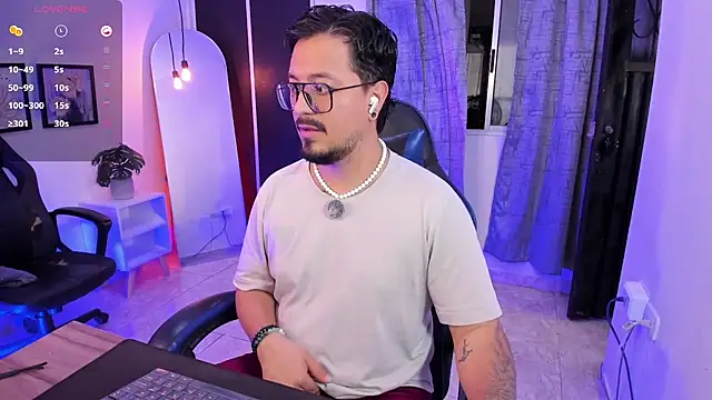 צ'אט XXX בשידור חי של DaviidEvans_