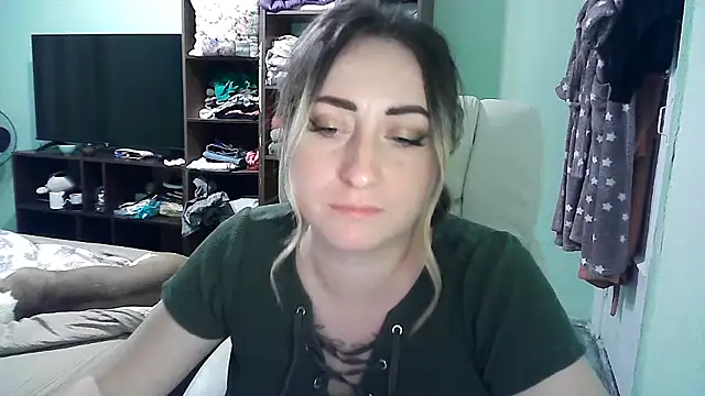FoxyAnn12 Adlı Modelin Canlı XXX Sohbeti