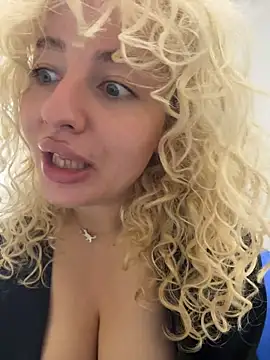 CurlyDaisy élő XXX-chatje