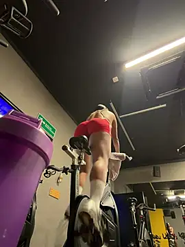 XXX chat uživo modela RoseOnYou