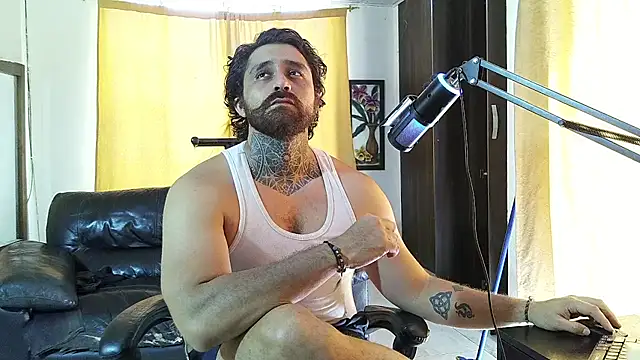 Chat +18 de aronmiller404 ao vivo