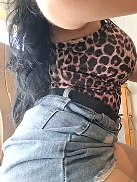 LuiannaのライブXXXチャット