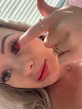 Chat XXX ao vivo de LoveShae_