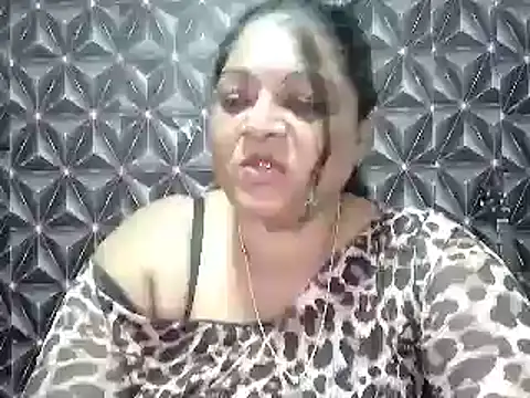Chat +18 de IndianDelia ao vivo