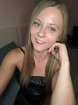 JuicyLucy06n Live XXX chat