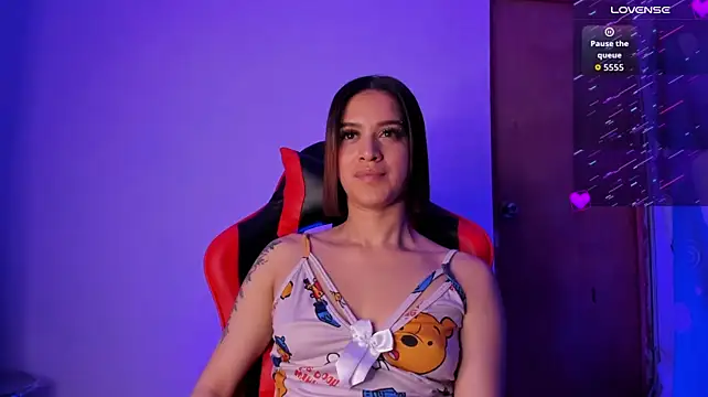 Chat XXX en directo de EllieCarter_