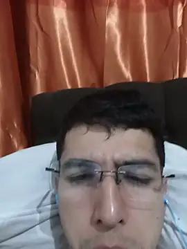 Chat XXX ao vivo de Tchutom