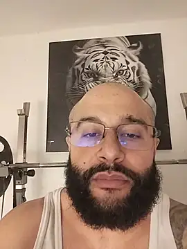 צ'אט XXX בשידור חי של Luke__09