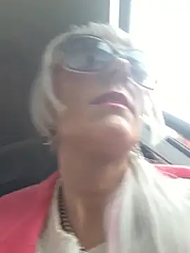 BeautifulMeFire23 élő XXX-chatje