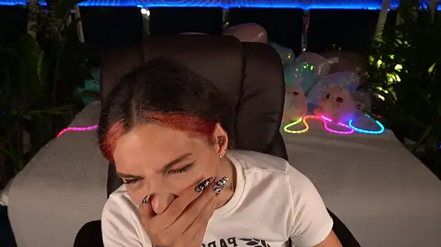 Živý XXX chat BabyFlowerr