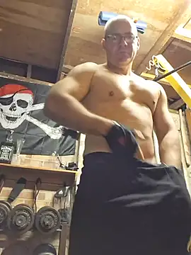 Lucas85530's Live XXX Chat
