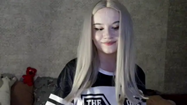 MollyCutesn Live XXX chat