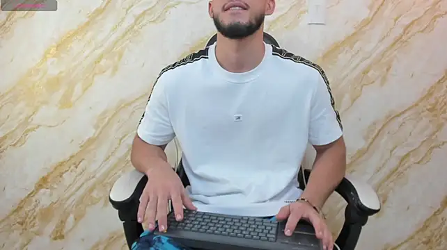 Živý XXX chat axel_tone