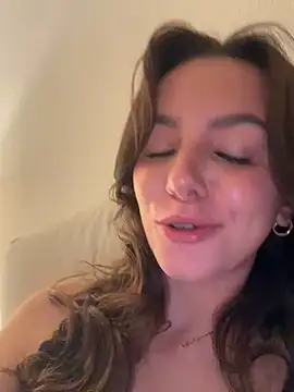 XXX chat uživo modela Cherry-Bean