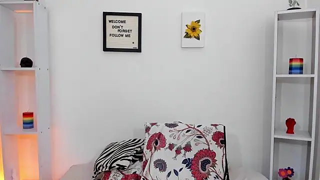 LauraToro_'s Live XXX Chat