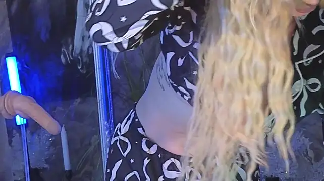 KarmaArms' Live XXX Chat