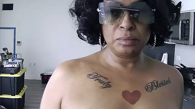 MSweetLindaParks – Naživo XXX chat