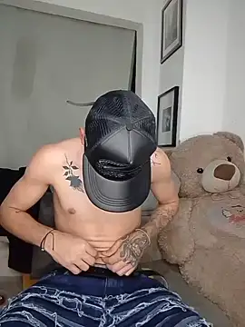 MaxHornyLatin Chat XXX live
