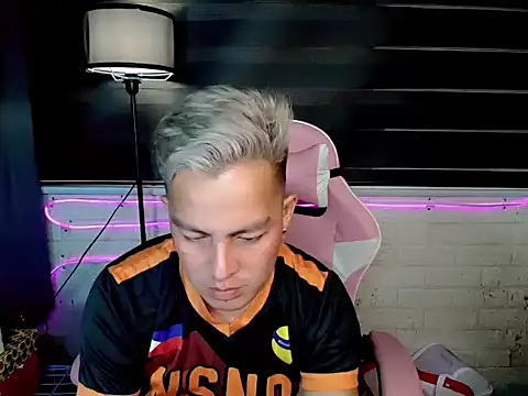 Hunk_Danny live XXX chat