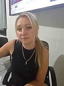 Онлайн чат XXX SassiSandra